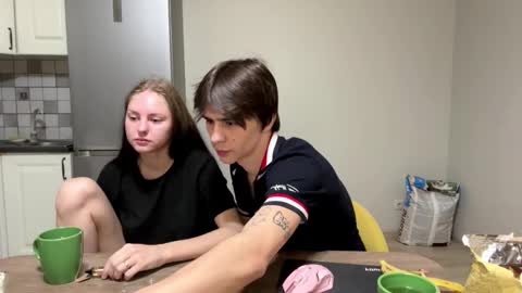 flowerscouple online show from 10, 2, 2026