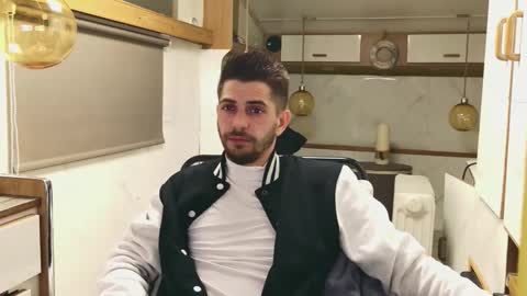 independent model online show from 11, 3, 2026