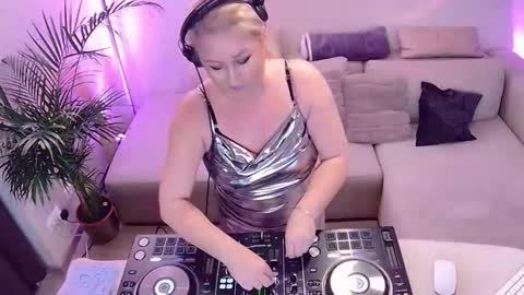 Forbidden Kitty online show from 4, 11, 2025