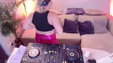 Forbidden Kitty online show from 8, 11, 2025