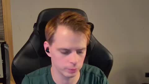 Snapshot of forever_broken chatting on 2, 12, 2024 forever_broken online show from 2, 12, 2024