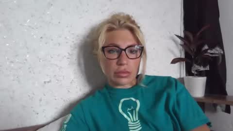 fox_red_lady7 online show from 29, 9, 2025