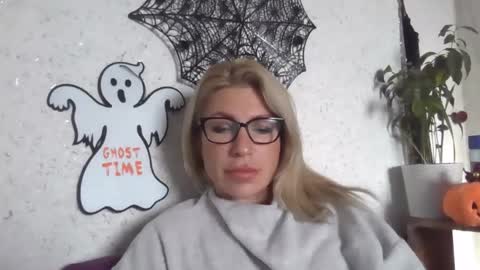 fox_red_lady7 online show from 30, 10, 2025