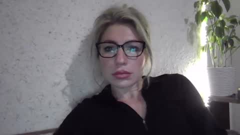 fox_red_lady7 online show from 19, 12, 2025