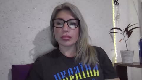 fox_red_lady7 online show from 9, 1, 2026