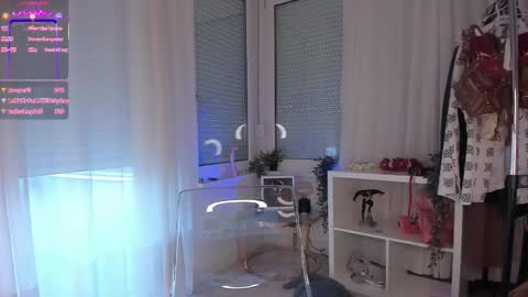 Snapshot of foxe_sailey chatting on 13, 10, 2025 Fox love you online show from 13, 10, 2025