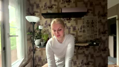 i am your baby Alien  online show from 21, 7, 2026