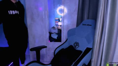 Foxicfu online show from 6, 3, 2025