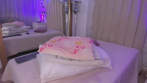 Snapshot of foxy200__ chatting on 6, 6, 2026 Foxy online show from 6, 6, 2026