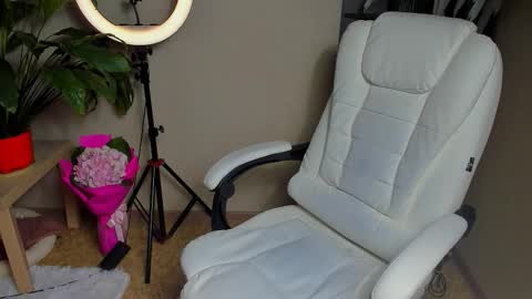 Foxy online show from 6, 10, 2025