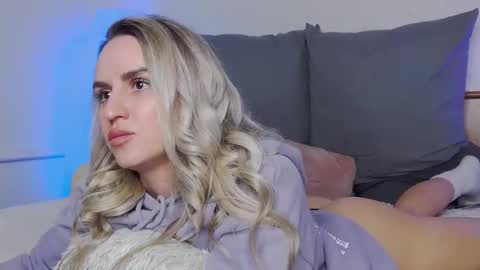 Foxy Kimmi online show from 5, 12, 2025