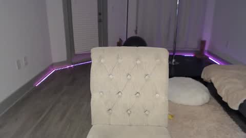 Snapshot of fragilemasochist chatting on 11, 3, 2025 Angel online show from 11, 3, 2025