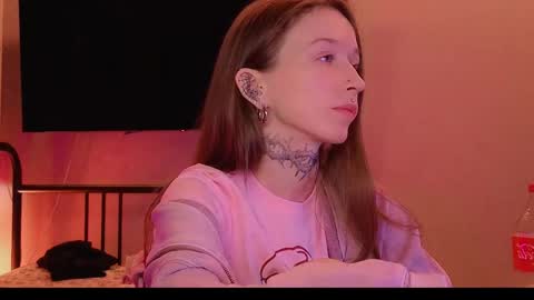 fran_bow online show from 15, 4, 2026