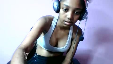 Snapshot of francia333068 chatting on 13, 6, 2026 francia333068 online show from 13, 6, 2026