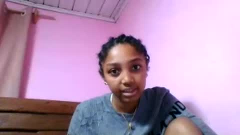 Snapshot of francia333068 chatting on 19, 7, 2026 francia333068 online show from 19, 7, 2026