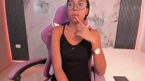 Snapshot of francis_leams chatting on 12, 6, 2026 Laura online show from 12, 6, 2026