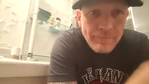 Famous Blue Eyes online show from 8, 4, 2026