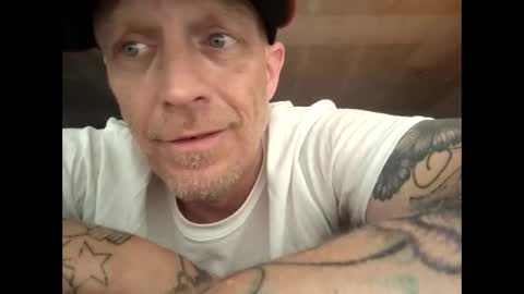 Famous Blue Eyes online show from 12, 4, 2026