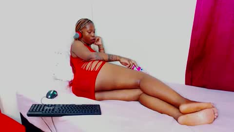 Snapshot of freakyscarlrt00 chatting on 14, 10, 2025 FreakyScarlet00 online show from 14, 10, 2025