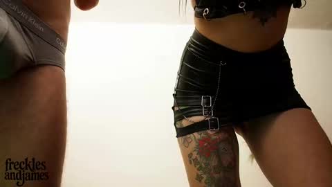 frecklesandjames online show from 23, 11, 2025