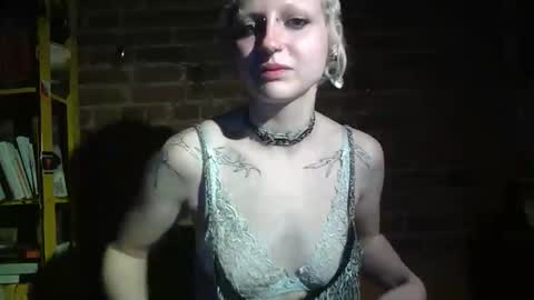 Lily Red online show from 27, 4, 2026