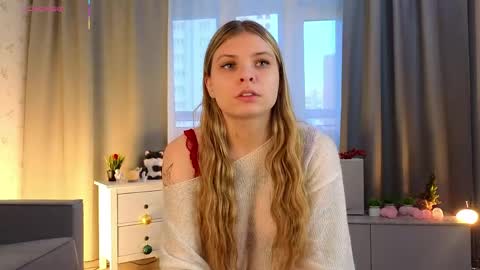 Hey im Olivia im glat to see you in mu room3 online show from 16, 4, 2026