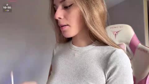 Snapshot of frenzyfoxs chatting on 25, 9, 2025 Jason and Sonya online show from 25, 9, 2025