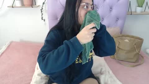 Snapshot of freyja_01 chatting on 18, 9, 2025 Freyja online show from 18, 9, 2025