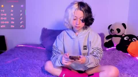 frida_lassi_ online show from 14, 9, 2025