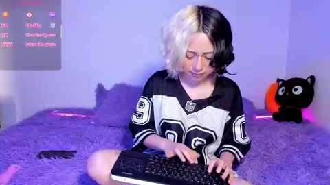 frida_lassi_ online show from 18, 9, 2025