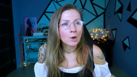 Frida Tander online show from 22, 12, 2024