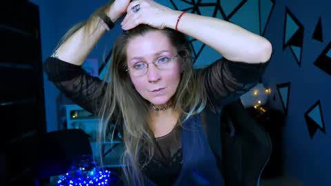 Frida Tander online show from 25, 12, 2024