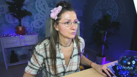 Frida Tander online show from 27, 12, 2024