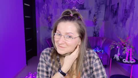 Frida Tander online show from 2, 1, 2025