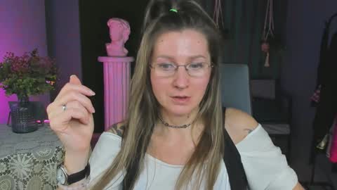 Frida Tander online show from 8, 1, 2025