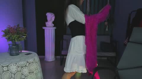 Frida Tander online show from 8, 1, 2025