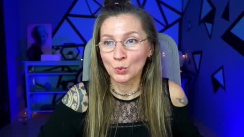 Frida Tander online show from 8, 2, 2025