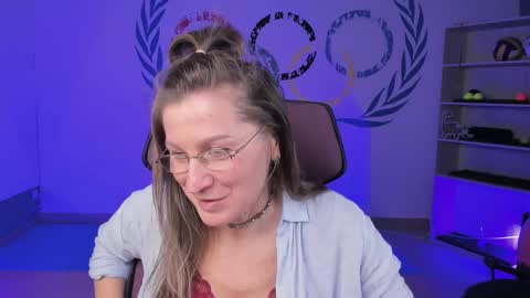 Frida Tander online show from 9, 2, 2025