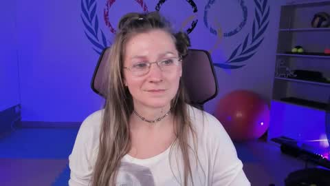 Frida Tander online show from 10, 2, 2025