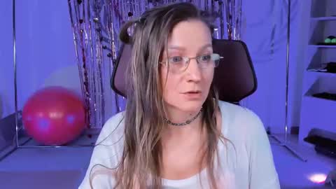 Frida Tander online show from 17, 2, 2025