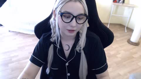 Snapshot of fromsun_forsoul chatting on 20, 2, 2025 Lilith online show from 20, 2, 2025