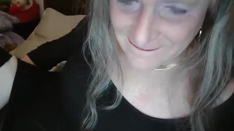 Snapshot of funtimetgirl chatting on 2, 2, 2025 Jessie Love online show from 2, 2, 2025