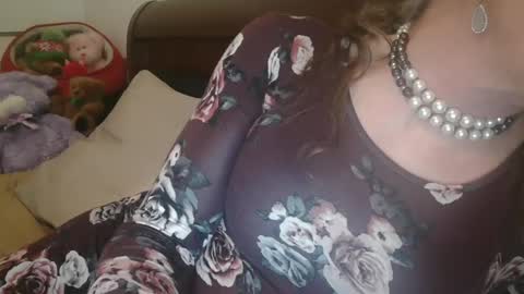 Snapshot of funtimetgirl chatting on 28, 2, 2025 Jessie Love online show from 28, 2, 2025