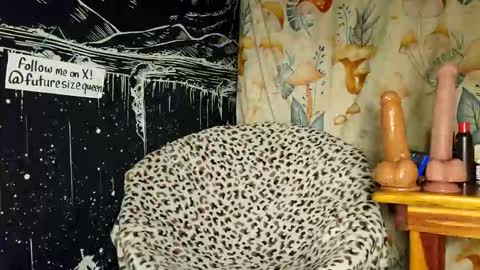 futuresizequeen online show from 23, 12, 2025