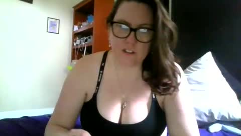 fuzzypeaches87 online show from 12, 4, 2026