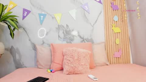   Independent model online show from 5, 4, 2026