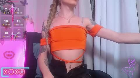 Snapshot of gabbyhills_ chatting on 7, 10, 2025 Gabby online show from 7, 10, 2025