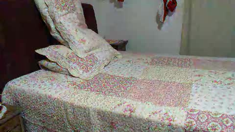 gaby  layla online show from 18, 12, 2025