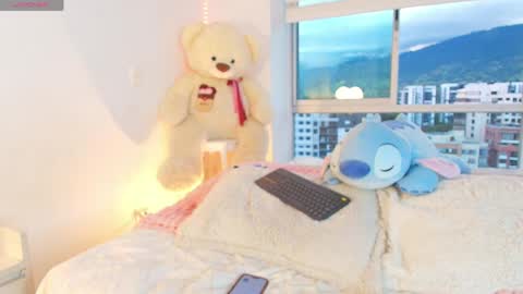   online show from 16, 4, 2026