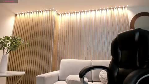 Gabriella Lee online show from 18, 4, 2026